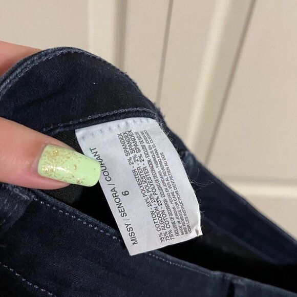 Gloria Vanderbilt Women's NWT Dark Wash Stretch Sadie Capri Jeans Size 6 - Picture 6 of 7